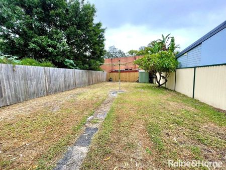 Spacious 3 Bedroom House - Photo 3