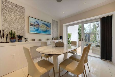 Stylish, well designed 3 bedroom mews house, with a charming terrace garden. - Photo 3