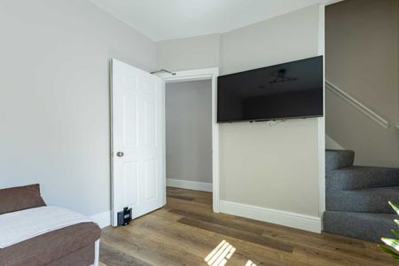 Room 5 - Photo 5