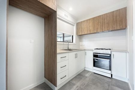 Sought-After Bowen Street Location - Photo 5