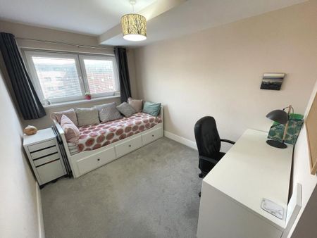 2 bedroom apartment to rent - Photo 4