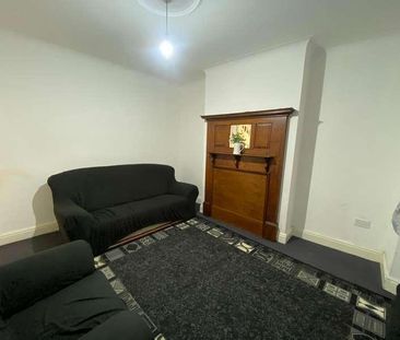 Dersingham Avenue London, E12 - Photo 3