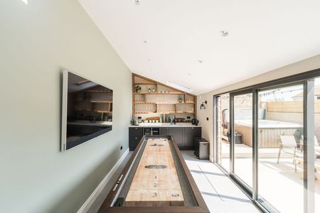 High Street - Photo 3