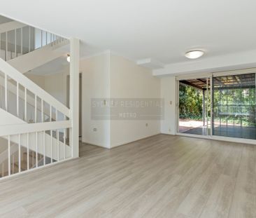 Three Bedrooms Townhouse - Photo 2