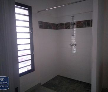 Location Appartement 2 pièces 49m² ST PIERRE 97410 - Photo 4