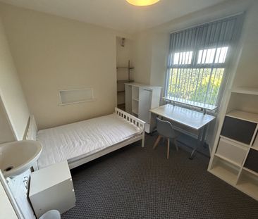 Wood Road, Treforest - Photo 6