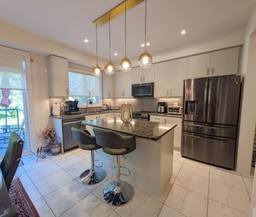 7868 Odell Cres, Niagara Falls - Stunning 4 Bedroom Main Unit - Photo 2