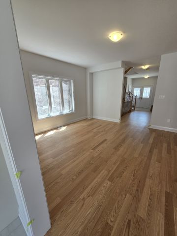 For Lease - 8 La Reine Avenue, Richmond Hill, Ontario - Photo 4