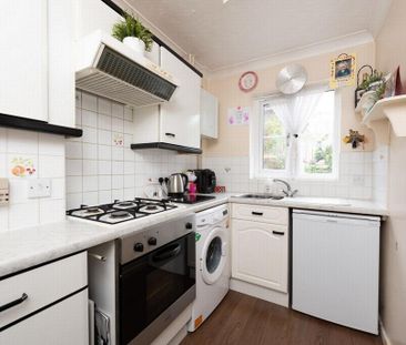 2 bedroom end of terrace house to rent - Photo 4