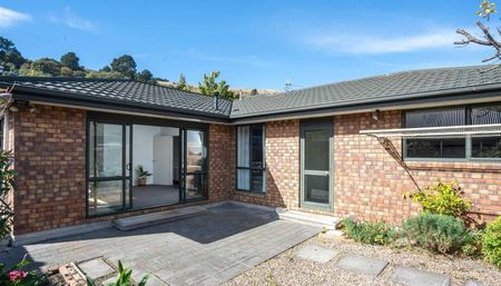 Three bedroom home in Hillsborough - Photo 4