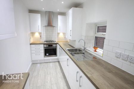 3 bedroom terraced house to rent - Photo 4