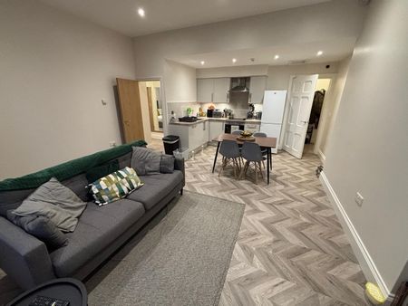 1 Bed Flat, Otley Road, LS16 - Photo 2