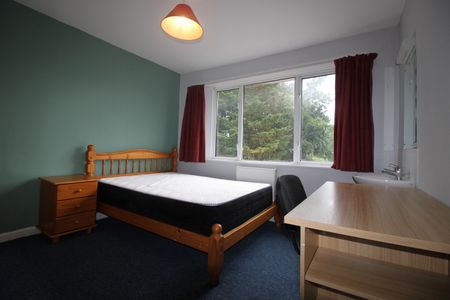 6 Bed Semi-Detached House, Harefield Road, SO17 - Photo 4