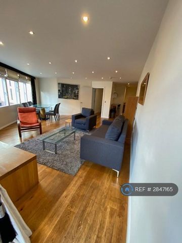 3 bedroom flat to rent - Photo 4
