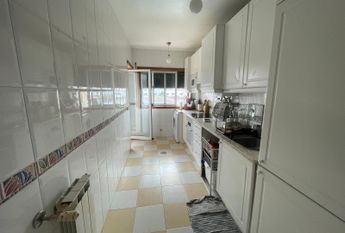 Apartamento T2 em empreendimento com piscina na Praia da Barra.