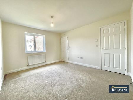 4 bedroom semi-detached house to rent - Photo 2