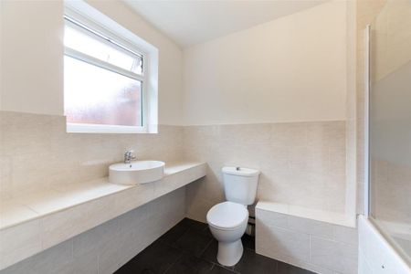 4 bedroom terraced house to rent - Photo 5