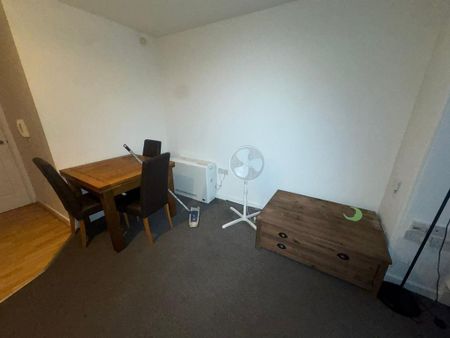 2 bedroom flat to rent - Photo 4