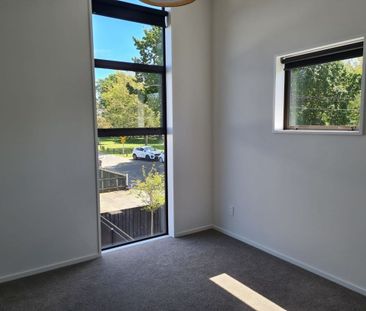 Two Bed, Two Bathroom with Parking - Photo 2