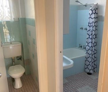 Large 2 bedroom CBD apartment - Photo 3