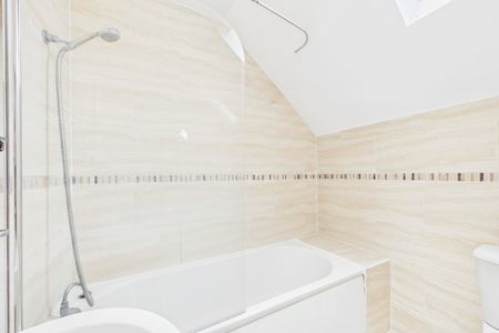 2 bedroom House in Florence Avenue, Maidenhead - Photo 2