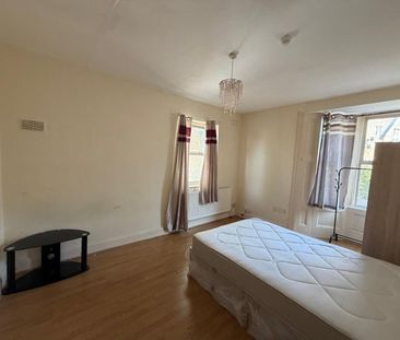 Studio Flat, Pownall Gardens, TW3 - Photo 1