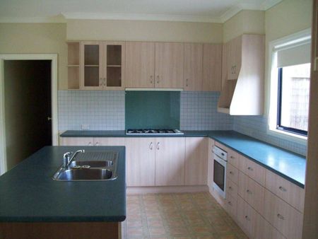 Open Plan Living - Photo 3