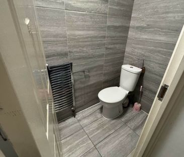 Price £500 pcm - Available 27/12/2025 - Furnished - Photo 5