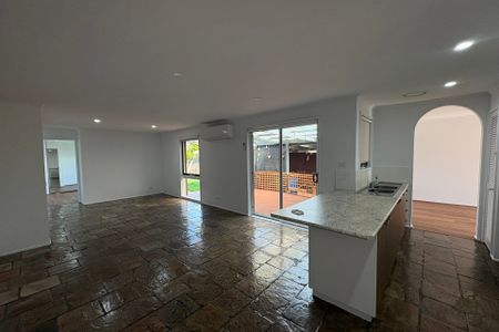 3 Bosco Close, Narre Warren VIC - Photo 2