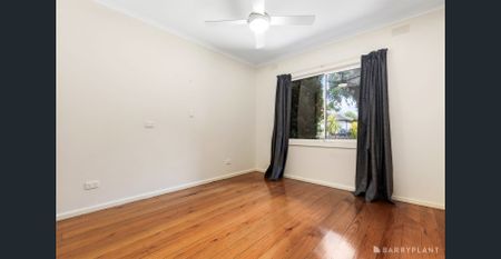 Classic Charm with Contemporary Comfort in the Heart of Ringwood - Photo 5