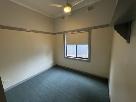 3 Bedroom Home + Study next to GV Health! - Photo 5