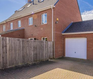 3 bed House - Semi-Detached To Let - Photo 3