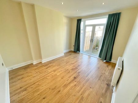 3 bedroom semi-detached house to rent - Photo 3