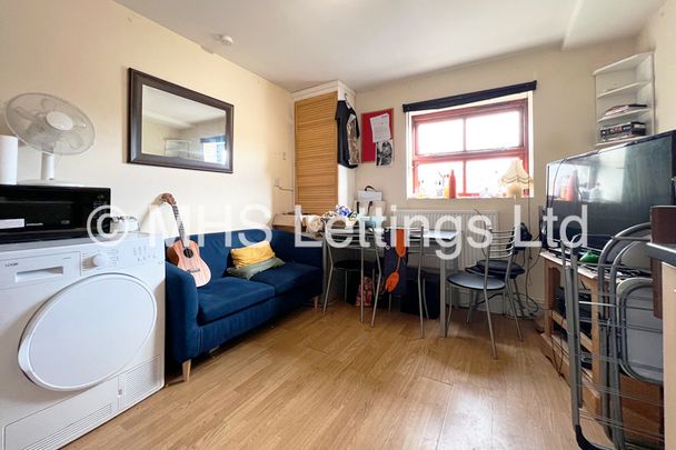 3 Bedroom Flat for rent in Belle Vue Road - Photo 1