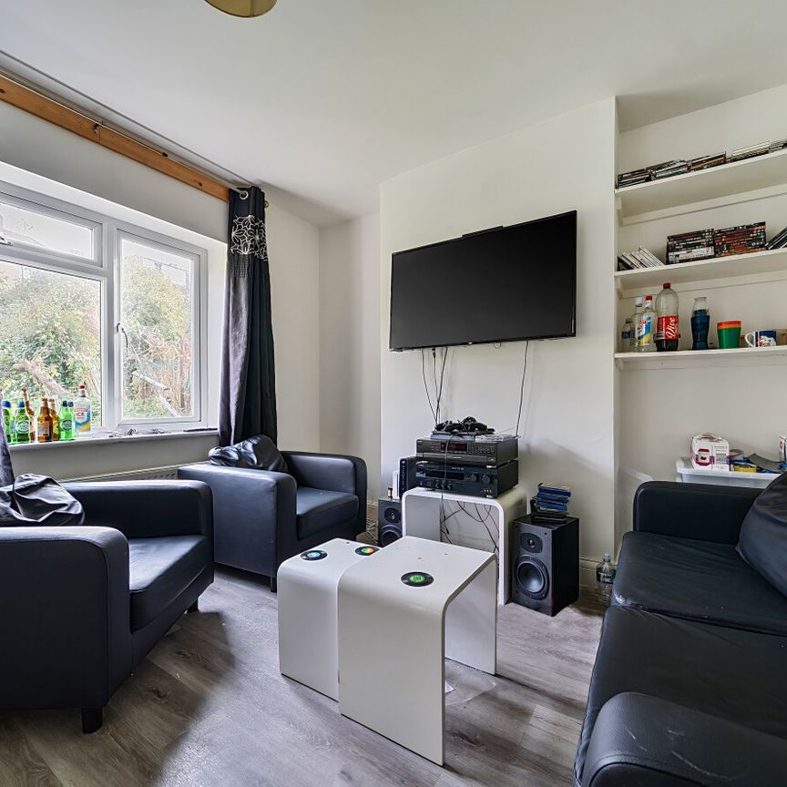 6 bedroom house to rent - Photo 1