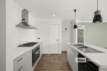 Spacious & Modern Home – Be Quick to View - Photo 5