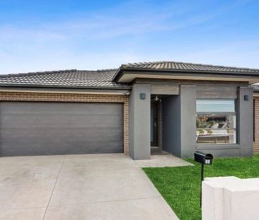 Stunning Family Home in Manzeene Estate - Photo 3