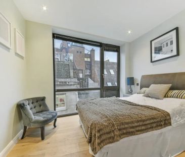 3 bedroom flat in London - Photo 4