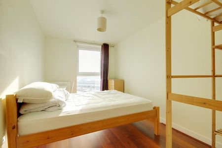 3 bedroom flat to rent - Photo 4