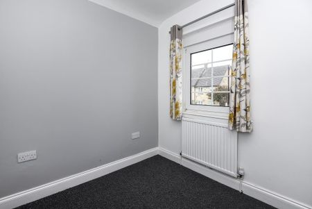 5 bedroom semi-detached house to rent - Photo 5