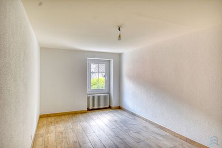 FOR RENT Renovated 4 ½ room apartment in the center of Chippis - Photo 5