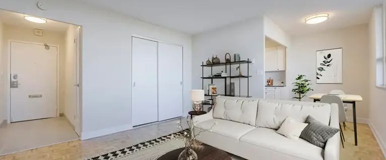 Upper Canada Court, East | 160 Erskine Avenue, Toronto - Photo 1