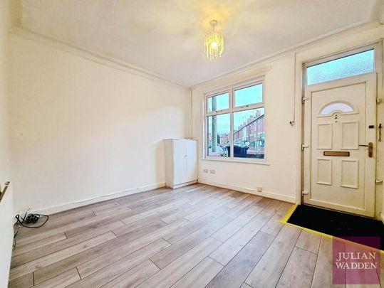 2 bedroom end of terrace house to rent - Photo 1