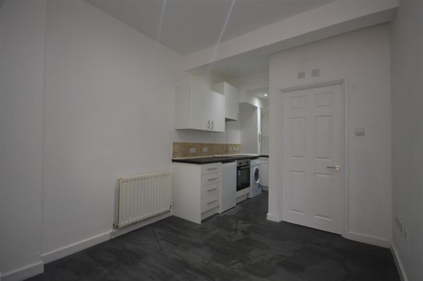 1 bedroom flat - Photo 1