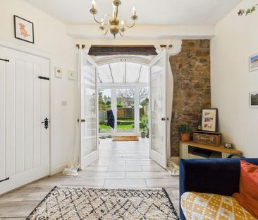 4 bedroom terraced house to rent - Photo 1