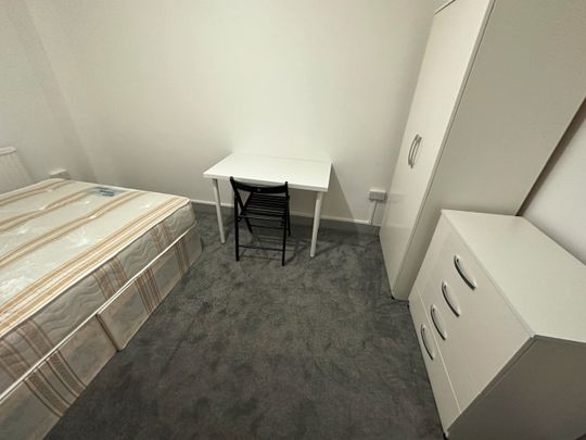 Room in a Shared House, Abercrombie House, W12 - Photo 1