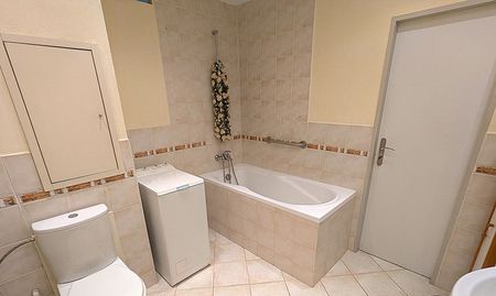 Výborná lokalita pri centre, Palárikova ul., 3 samostatné izby, Lodžia, 2.p., Klimatizácia - Photo 2