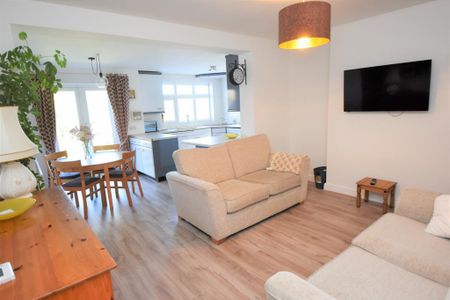2 bedroom semi-detached house to rent - Photo 3