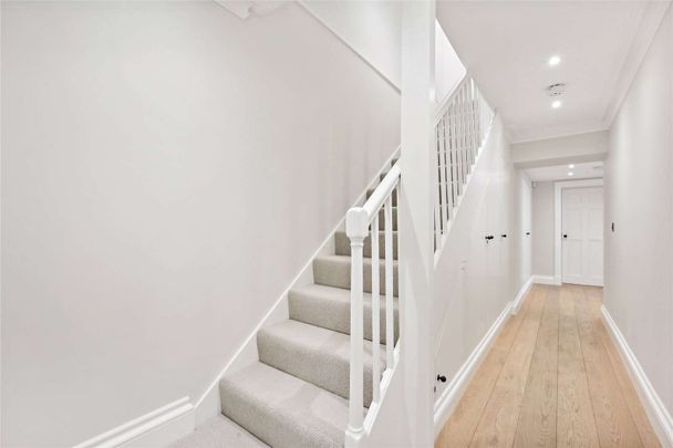 A spacious duplex flat designed to the most exacting of standards. - Photo 1