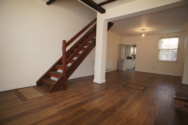 2 bedroom mid-terrace to rent Larges Street, Derby - Photo 1